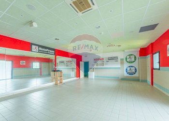 Stanza vuota - Locale Commerciale VIA DEL CONCHELLO
 
9, Canossa - foto 19