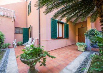 Foto 15 - Trilocale Via Pini d'Aleppo
 
22, Varazze - foto 15