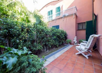 Foto 4 - Trilocale Via Pini d'Aleppo
 
22, Varazze - foto 4