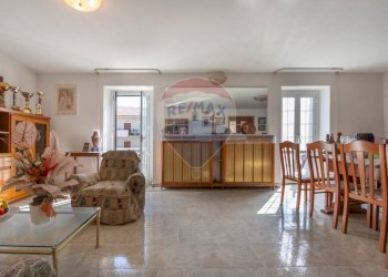 Sala da pranzo - Casa semi indipendente Viale Regina Margherita
 
74, Villamagna - foto 6
