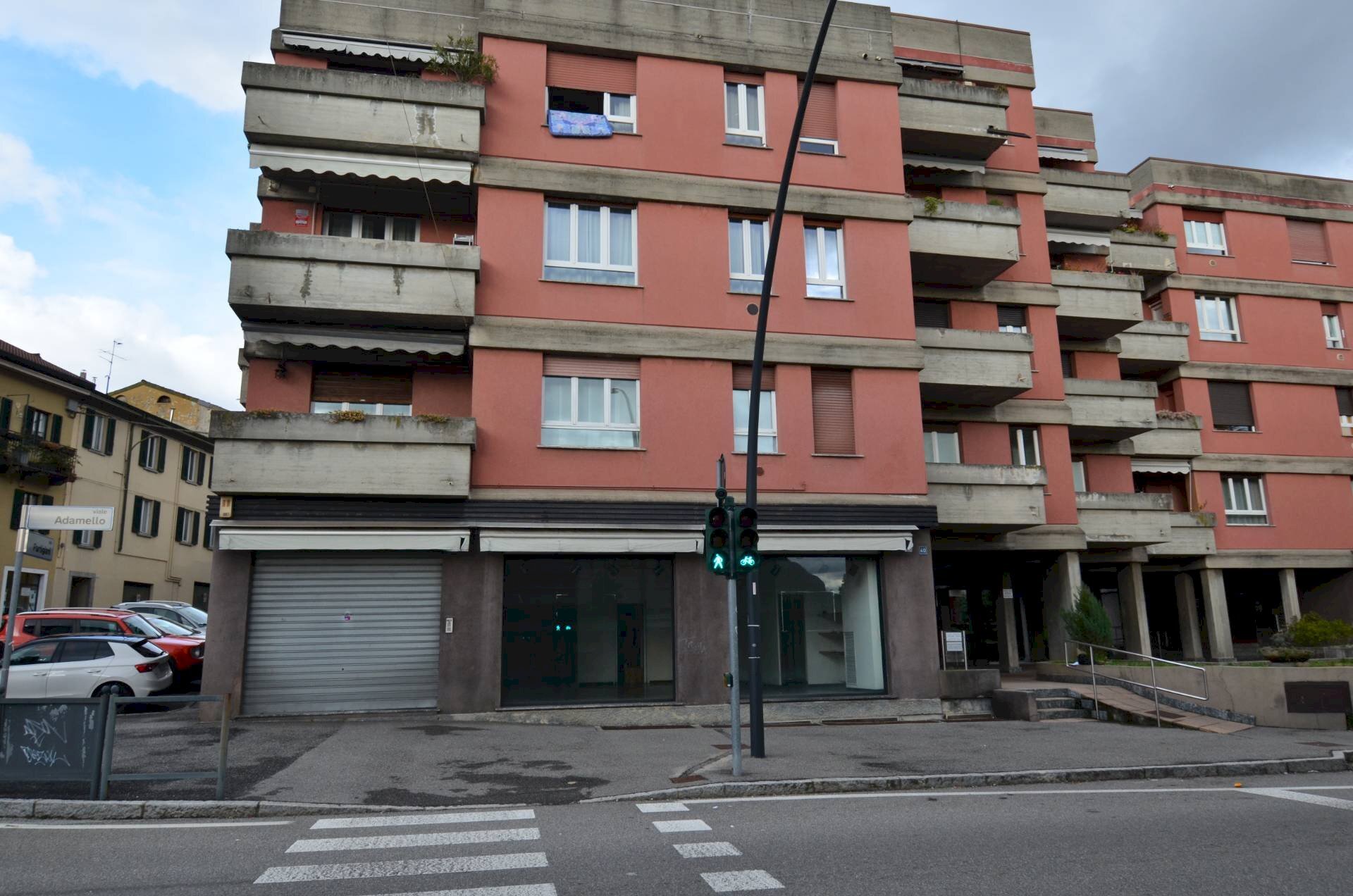 Foto 1 - Locale Commerciale Viale Adamello
 
42, Lecco - foto 1