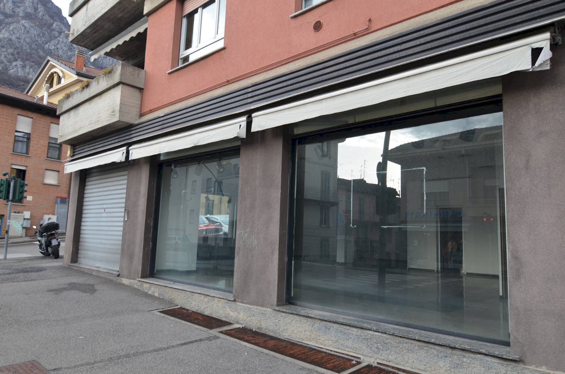 Foto 3 - Locale Commerciale Viale Adamello
 
42, Lecco - foto 3