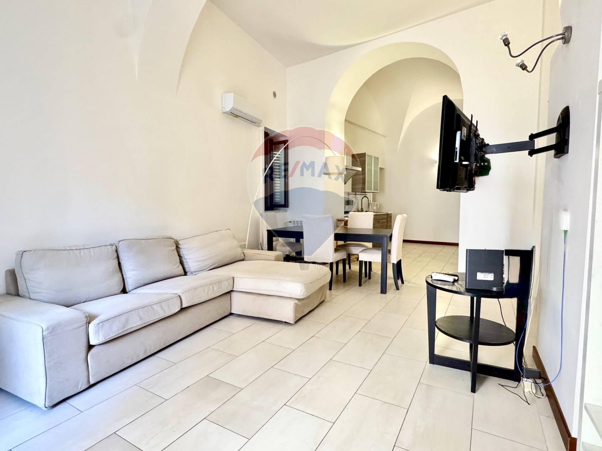 Sala da pranzo - Quadrilocale Vicolo Chiesa Di Sant'orsola
 
6, Palermo - foto 3