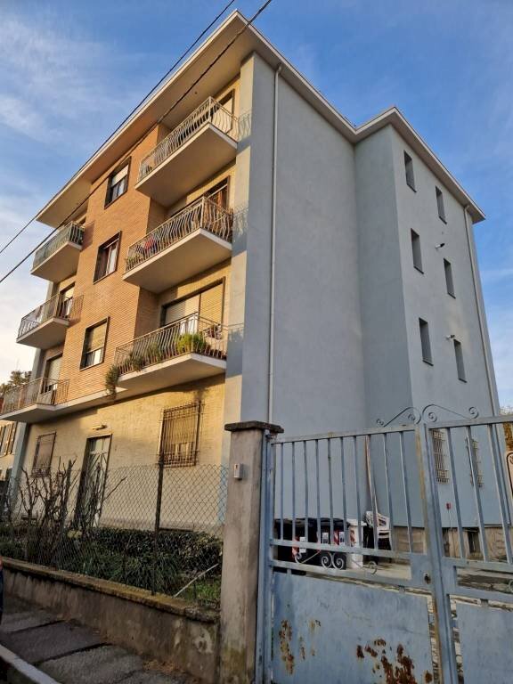 Facciata - Trilocale via Santorre Santarosa, Grugliasco - foto 1