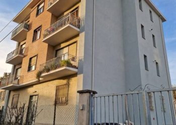 Facciata - Trilocale via Santorre Santarosa, Grugliasco - foto 1