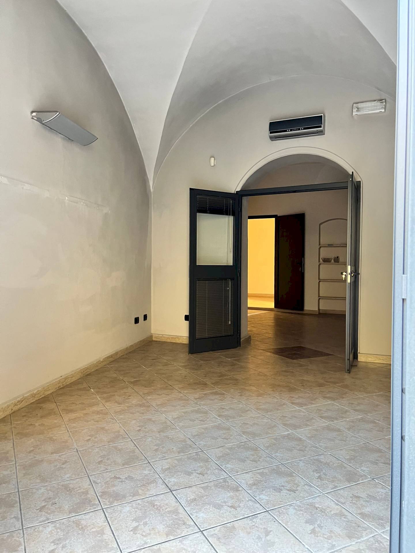 Foto 2 - Commercial Premises Savona - photo 2