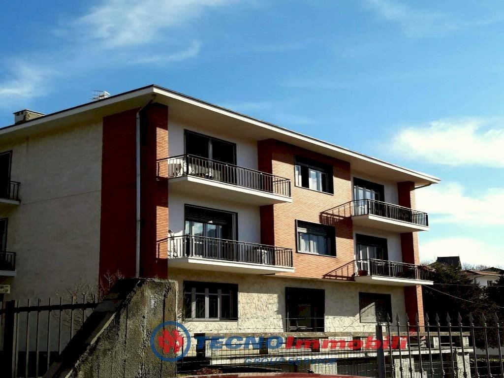 Facciata - Appartamento via Marchese Della Rocca, Lanzo Torinese - foto 1