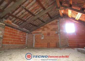 Stanza non arredata - Independent house via De Stefanis, Front - photo 8