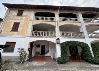 Facciata - Casa indipendente via Luigi Cadorna, 12, Brebbia - foto 39