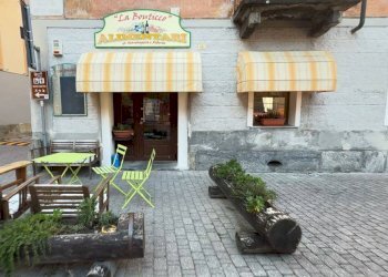 Cortile interno - Alimentari - Gastronomia piazza Balp De Roche Brune, Chiomonte - foto 8