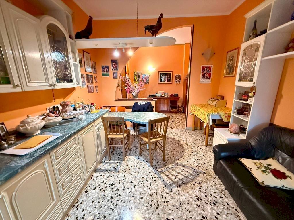 Soggiorno - Three-room apartment via Ettore Bignone, Pinerolo - photo 3