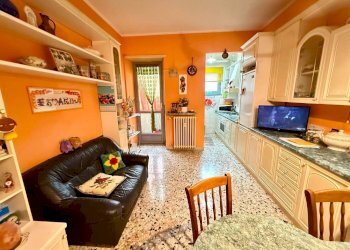 Soggiorno - Three-room apartment via Ettore Bignone, Pinerolo - photo 2