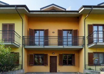 Facciata - Villa a Schiera piazza Nazari, Caraglio - foto 1