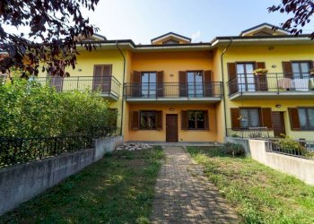 Facciata - Villa a Schiera piazza Nazari, Caraglio - foto 2