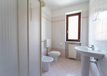 Bagno - Villa a Schiera piazza Nazari, Caraglio - foto 10