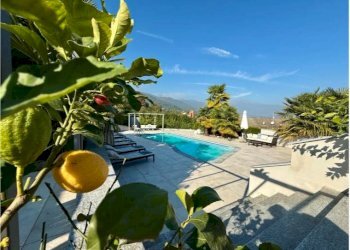 Piscina - Villa via Roma, 13, Gambasca - foto 1