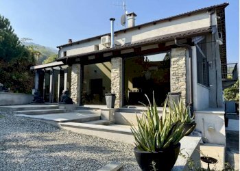 Facciata - Villa via Roma, 13, Gambasca - foto 13