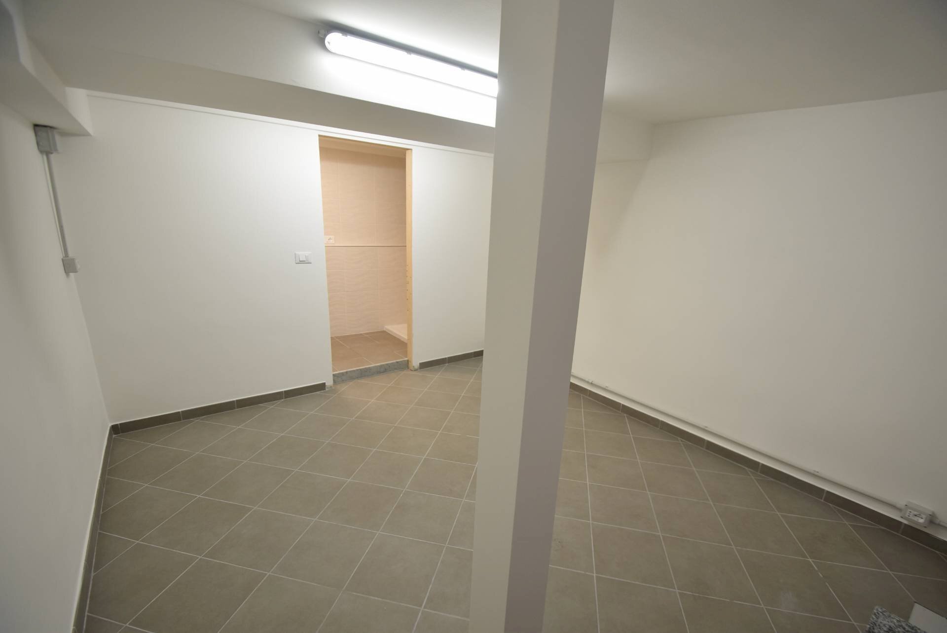 locale - Magazzino VICO PIUMA
 
15 rosso, Genova - foto 3