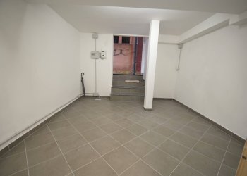 LOCALE - Magazzino VICO PIUMA
 
15 rosso, Genova - foto 2