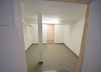 LOCALE - Magazzino VICO PIUMA
 
15 rosso, Genova - foto 18