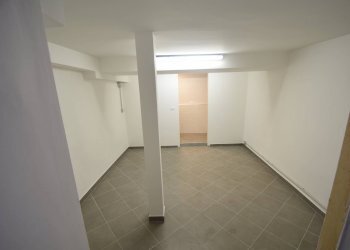 LOCALE - Magazzino VICO PIUMA
 
15 rosso, Genova - foto 27