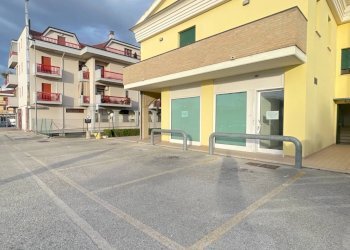 Foto 2 - Locale Commerciale Viale De Gasperi
 
2, Monteprandone - foto 2