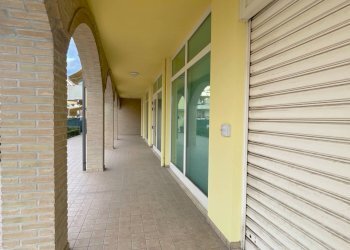 Foto 9 - Locale Commerciale Viale De Gasperi
 
2, Monteprandone - foto 9