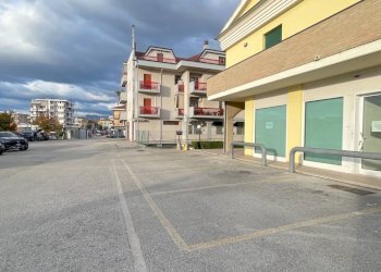 Foto 11 - Locale Commerciale Viale De Gasperi
 
2, Monteprandone - foto 11