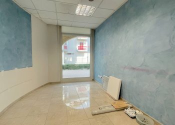 Foto 21 - Locale Commerciale Viale De Gasperi
 
2, Monteprandone - foto 21