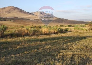 Vista delle montagne - Terreno agricolo Contrada Isola Sottano
snc, San Michele di Ganzaria - foto 5