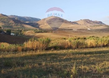 Vista delle montagne - Terreno agricolo Contrada Isola Sottano
snc, San Michele di Ganzaria - foto 9