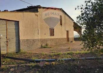 Casa all\'aperto - Rustico Contrada Isola Sottano
 
snc, San Michele di Ganzaria - foto 2