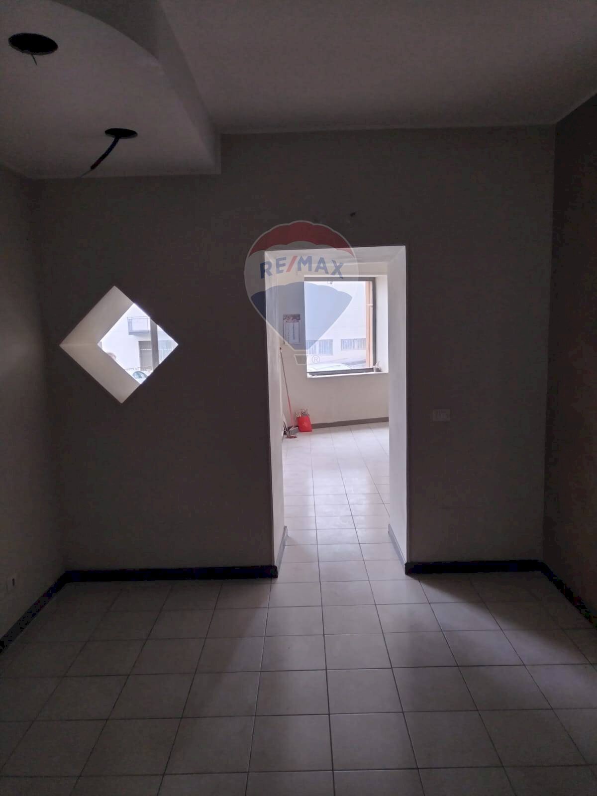 Stanza vuota - Locale Commerciale Via Francesco Petrarca
 
8, Piazza Armerina - foto 2