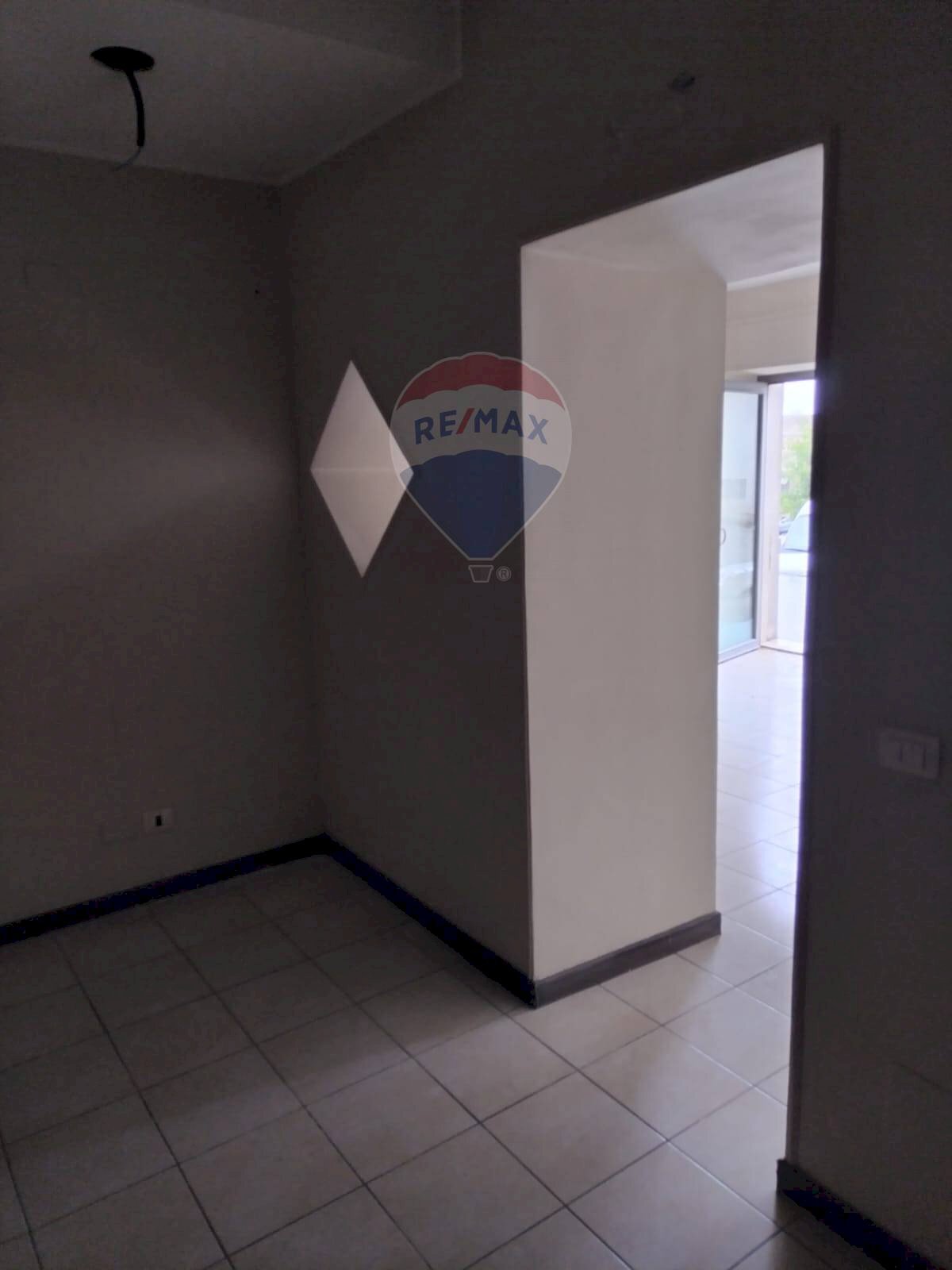 Stanza vuota - Locale Commerciale Via Francesco Petrarca
 
8, Piazza Armerina - foto 3