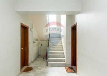 Scale - Trilocale Via Giuseppe Verdi
 
10, Mascalucia - foto 26