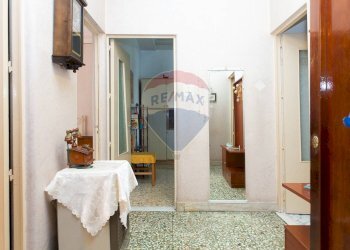 Hall / corridoio - Quadrilocale Via Del Gelsomino
 
21, Catania - foto 8