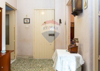 Hall / corridoio - Quadrilocale Via Del Gelsomino
 
21, Catania - foto 9