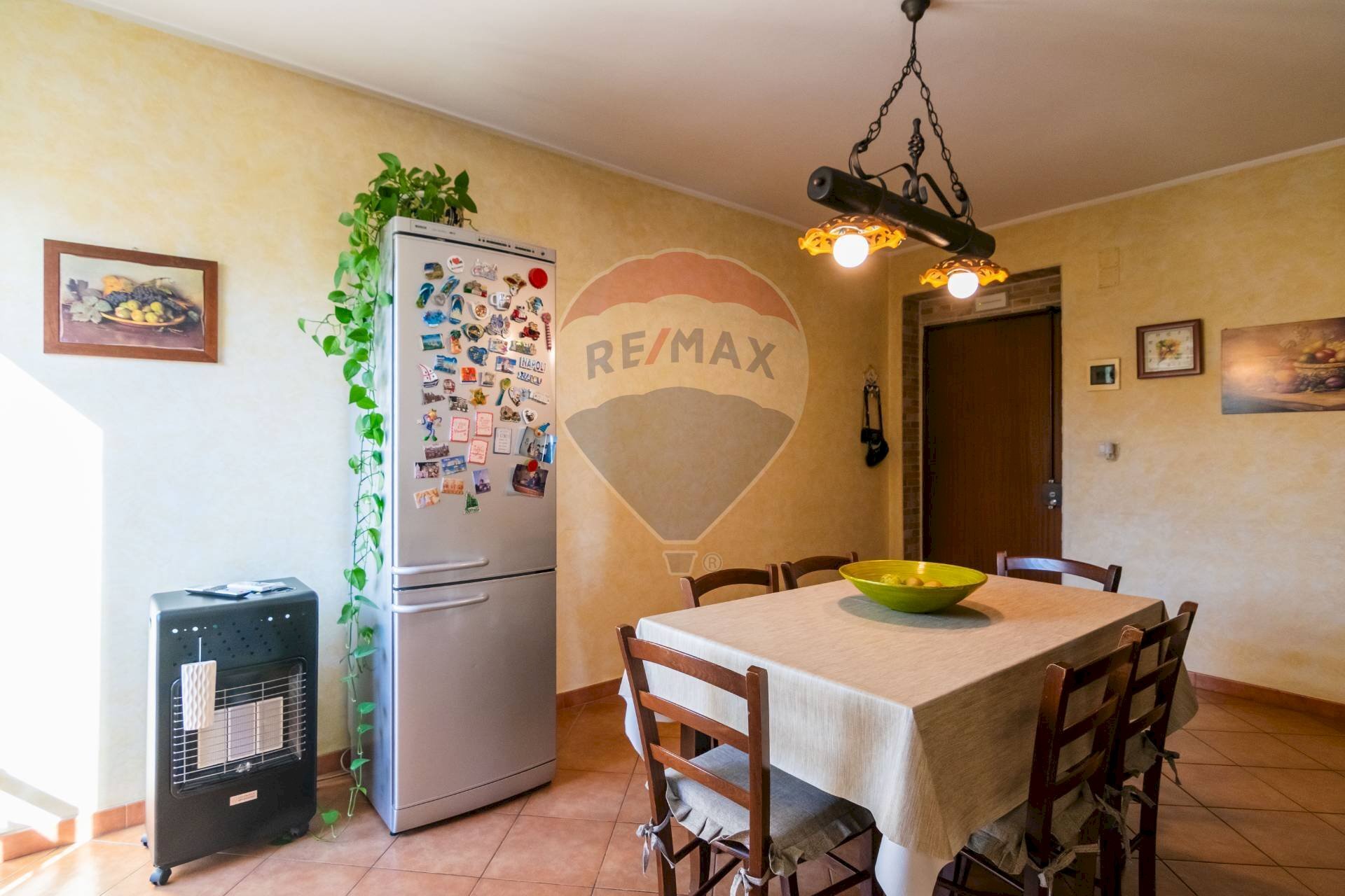 Sala da pranzo - Trilocale Via Morgioni
 
27, San Giovanni la Punta - foto 2