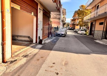 Edificio all\'aperto - Box via trapani
 
28, San Giovanni la Punta - foto 9