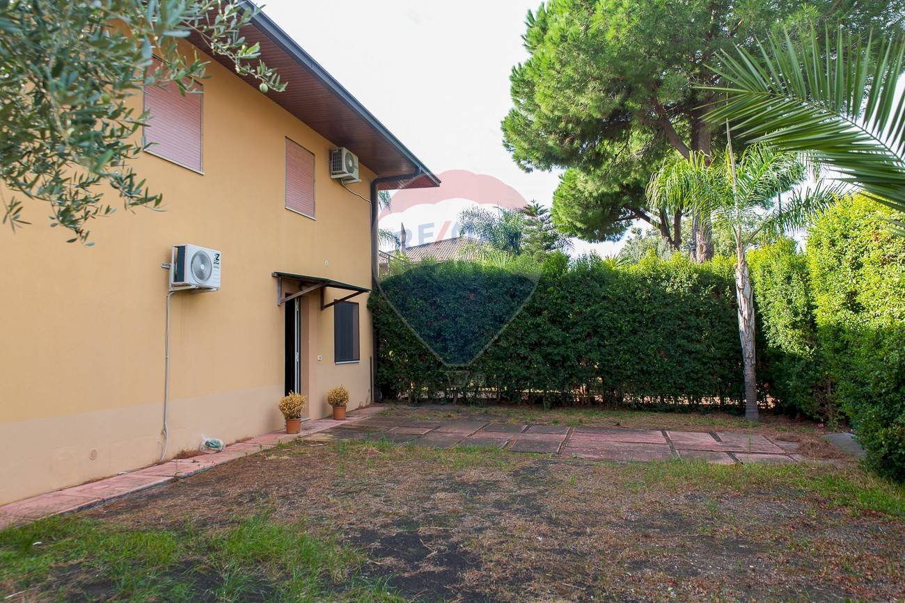 Giardino - Casa semi indipendente Via Sacerdote Messina
10, Aci Sant'Antonio - foto 3
