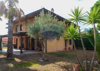 Casa all\'aperto - Casa semi indipendente Via Sacerdote Messina
 
10, Aci Sant'Antonio - foto 1