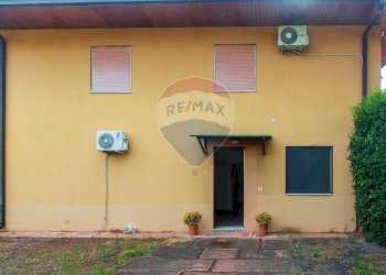 Casa all\'aperto - Casa semi indipendente Via Sacerdote Messina
 
10, Aci Sant'Antonio - foto 2