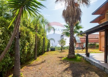 Giardino - Casa semi indipendente Via Sacerdote Messina
 
10, Aci Sant'Antonio - foto 5