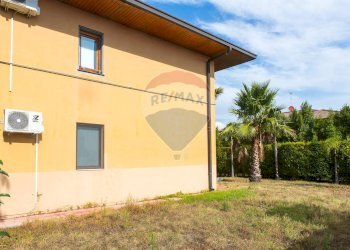 Casa all\'aperto - Casa semi indipendente Via Sacerdote Messina
 
10, Aci Sant'Antonio - foto 9