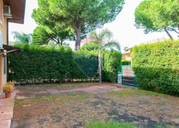 Giardino - Casa semi indipendente Via Sacerdote Messina
 
10, Aci Sant'Antonio - foto 12