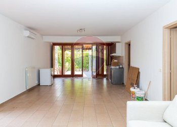 Soggiorno - Casa semi indipendente Via Sacerdote Messina
 
10, Aci Sant'Antonio - foto 13