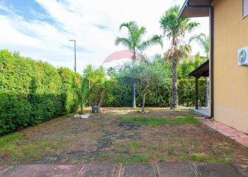 Giardino - Casa semi indipendente Via Sacerdote Messina
 
10, Aci Sant'Antonio - foto 18