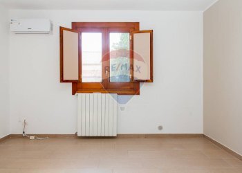 Stanza vuota - Casa semi indipendente Via Sacerdote Messina
 
10, Aci Sant'Antonio - foto 31
