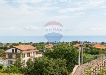 Casa all\'aperto - Casa semi indipendente Via Sacerdote Messina
 
10, Aci Sant'Antonio - foto 57