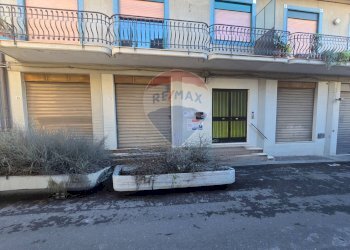 Edificio all\'aperto - Negozio via XIX traversa
 
41, Belpasso - foto 1